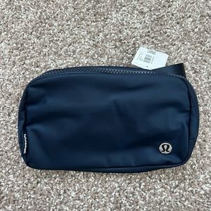 Lululemon Everywhere Belt Bag - True Navy